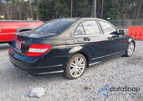 2009 Mercedes-Benz C 300 Luxury/Sport z USA, uszkodzony, nr VIN WDDGF54X29R046946